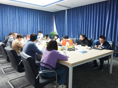 嘉興市科技局領(lǐng)導(dǎo)與高?？蒲性核鶎＜疑W臨芯能科技走訪調(diào)研